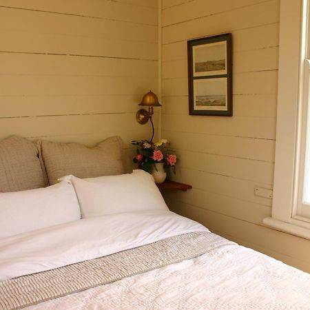 Bluff Hill Bed & Breakfast Нейпиър Екстериор снимка