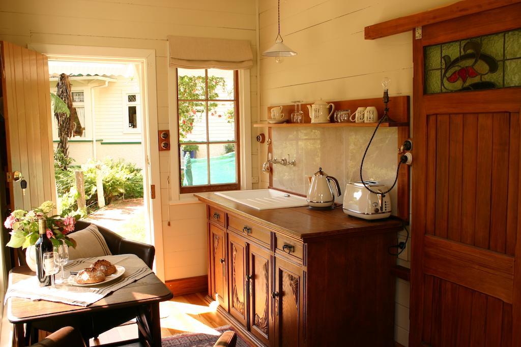 Bluff Hill Bed & Breakfast Нейпиър Стая снимка